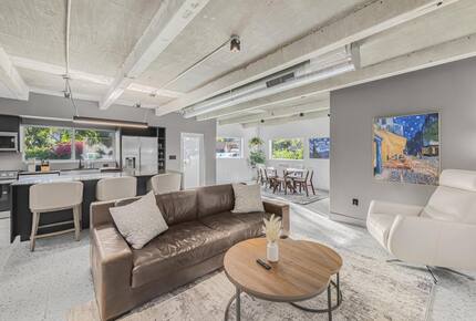 Tranquil Modern Escape Near Coral Gables - Miami, Florida