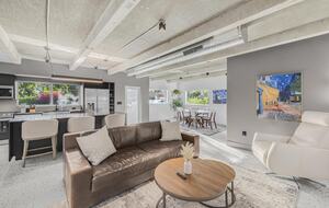 Tranquil Modern Escape Near Coral Gables - Miami, Florida