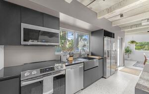 Tranquil Modern Escape Near Coral Gables - Miami, Florida