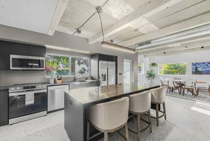 Tranquil Modern Escape Near Coral Gables - Miami, Florida