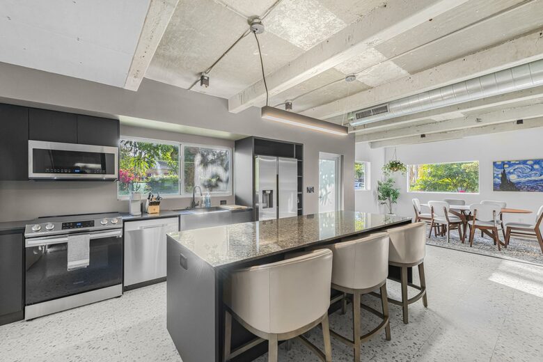 Tranquil Modern Escape Near Coral Gables - Miami, Florida