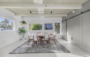 Tranquil Modern Escape Near Coral Gables - Miami, Florida