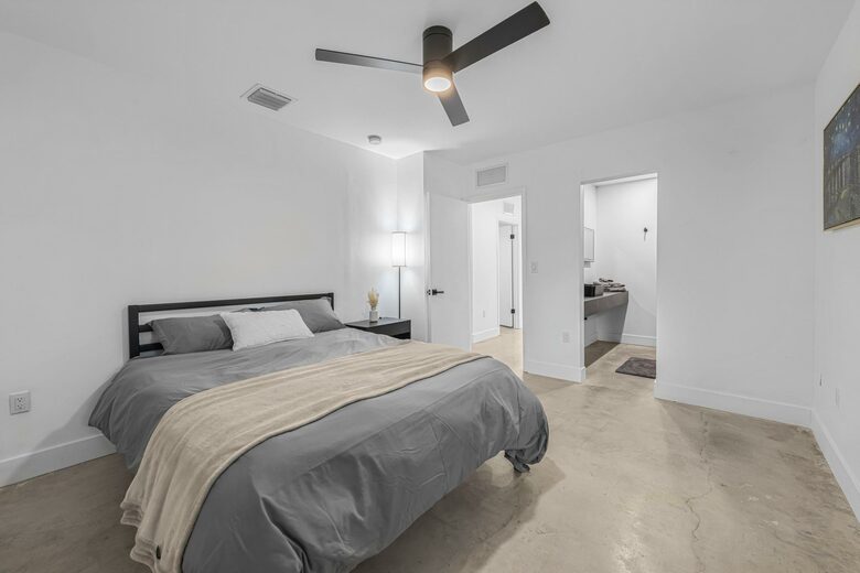 Tranquil Modern Escape Near Coral Gables - Miami, Florida
