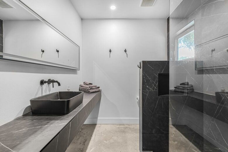Tranquil Modern Escape Near Coral Gables - Miami, Florida