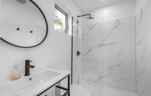 Tranquil Modern Escape Near Coral Gables - Miami, Florida