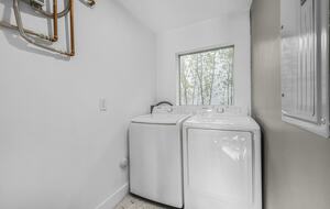 Tranquil Modern Escape Near Coral Gables - Miami, Florida