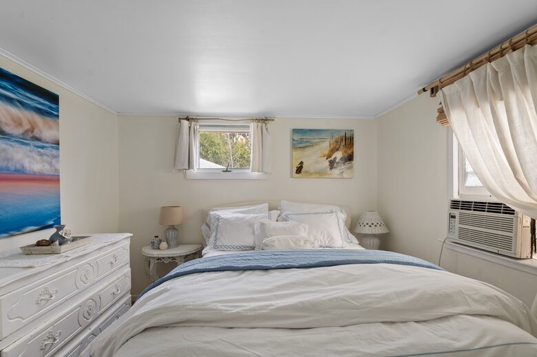 Cozy Fire Island Cottage Steps from the Water - Ocean Beach, New York
