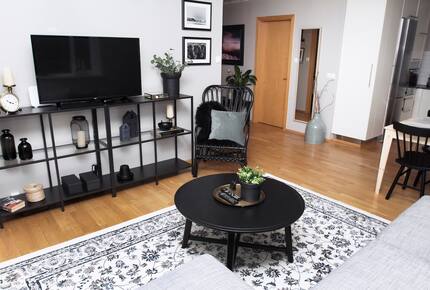 Charming Akureyri 3BD Apartment with Fjord Views - Akureyri, Iceland