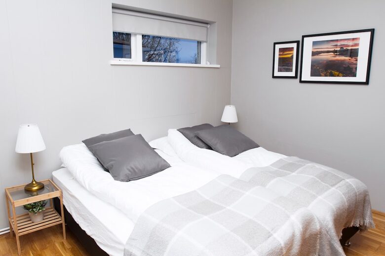 Charming Akureyri 3BD Apartment with Fjord Views - Akureyri, Iceland
