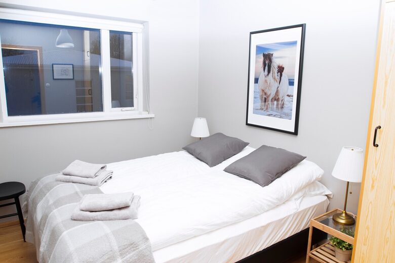 Charming Akureyri 3BD Apartment with Fjord Views - Akureyri, Iceland