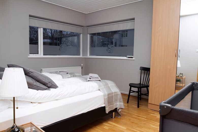 Charming Akureyri 3BD Apartment with Fjord Views - Akureyri, Iceland