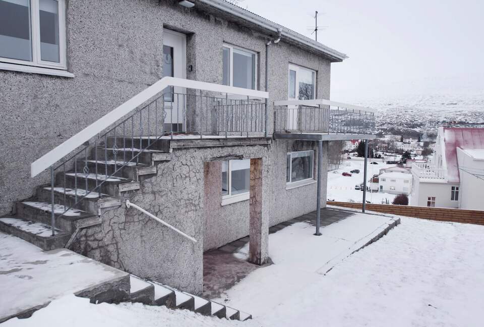 Charming Akureyri 3BD Apartment with Fjord Views - Akureyri, Iceland