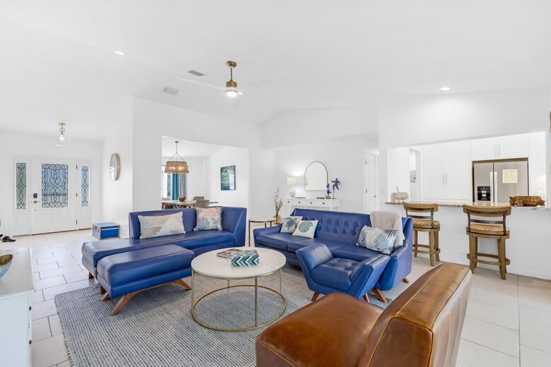 Stylish Waterfront Getaway with Pool, Spa & Boat lift and Dock in Palm Coast Florida - Palm Coast, Florida