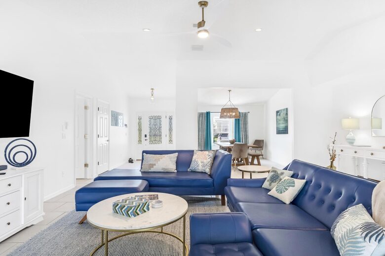 Stylish Waterfront Getaway with Pool, Spa & Boat lift and Dock in Palm Coast Florida - Palm Coast, Florida