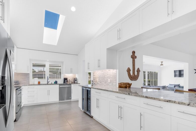 Stylish Waterfront Getaway with Pool, Spa & Boat lift and Dock in Palm Coast Florida - Palm Coast, Florida