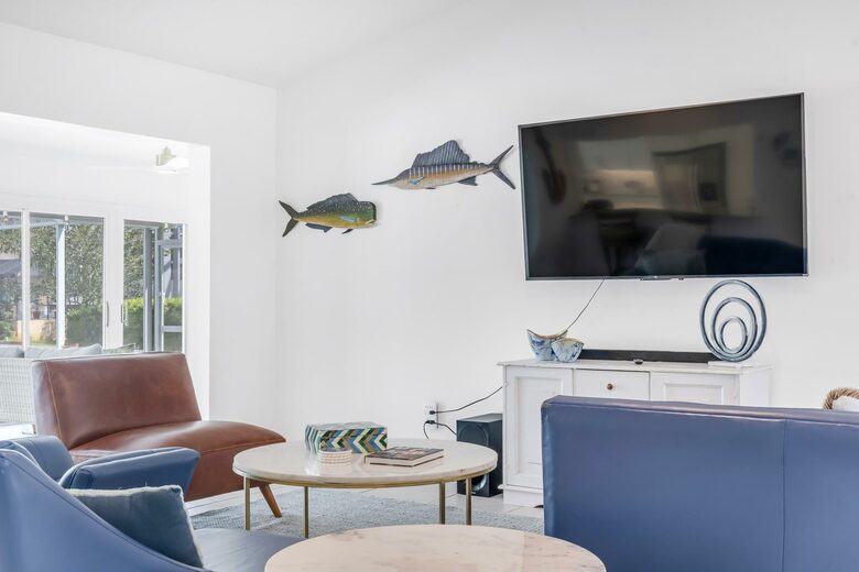 Stylish Waterfront Getaway with Pool, Spa & Boat lift and Dock in Palm Coast Florida - Palm Coast, Florida