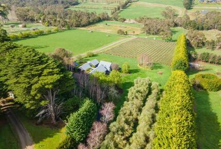 Nafplio | A Sophisticated Vineyard Escape in Red Hill South - Red Hill South, Australia