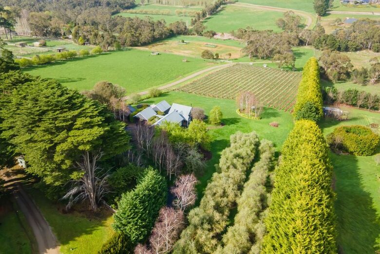 Nafplio | A Sophisticated Vineyard Escape in Red Hill South - Red Hill South, Australia