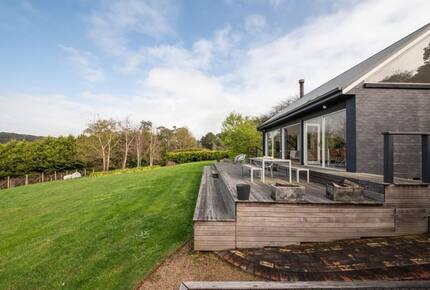 Nafplio | A Sophisticated Vineyard Escape in Red Hill South - Red Hill South, Australia