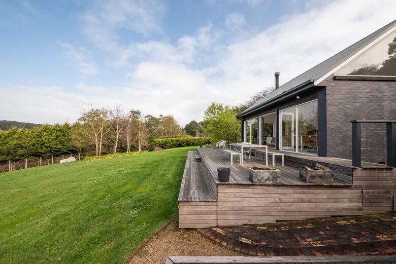 Nafplio | A Sophisticated Vineyard Escape in Red Hill South - Red Hill South, Australia