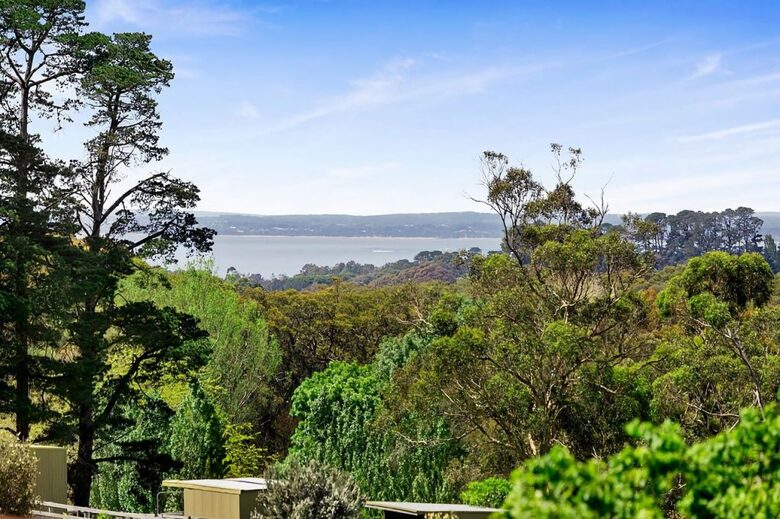 Nafplio | A Sophisticated Vineyard Escape in Red Hill South - Red Hill South, Australia