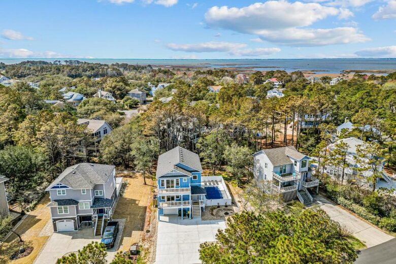 Elegant Ocean Hill Escape Near Corolla Wild Horses - Corolla, North Carolina