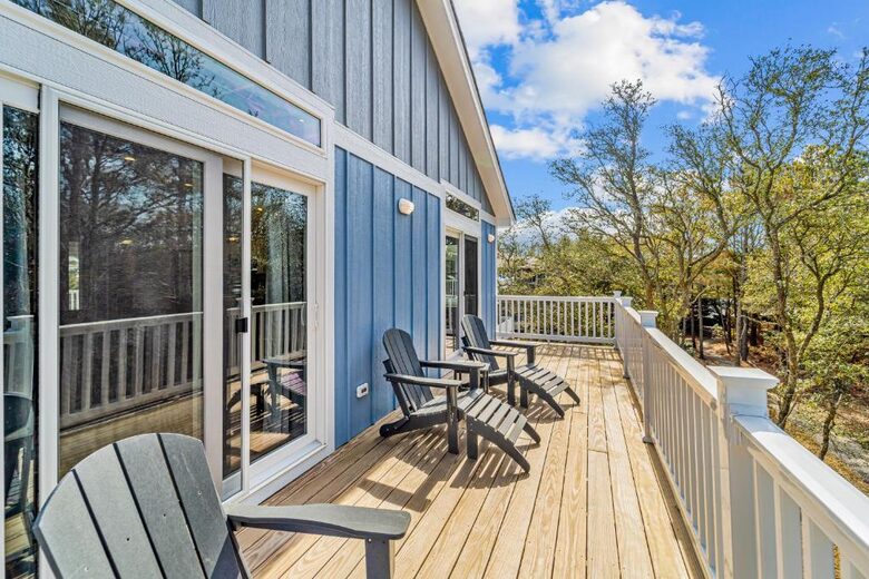 Upstairs balcony