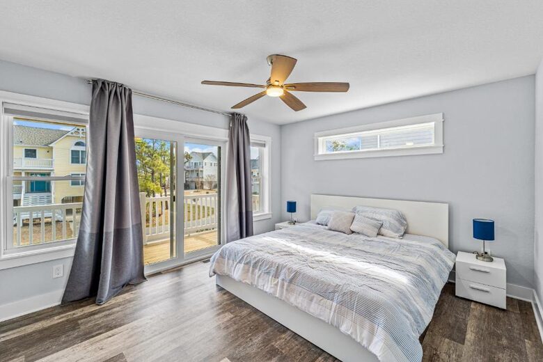 Master bedroom 2 with King bed