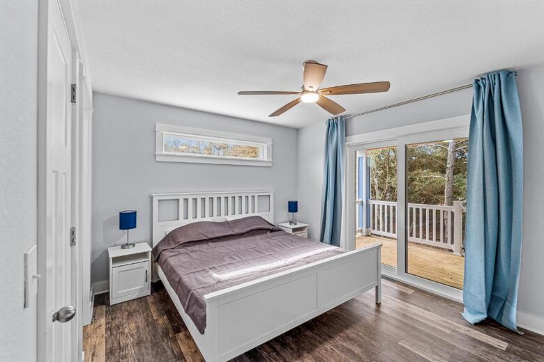 Bedroom 4 with King bed