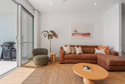 Palm Springs Meets the Coast | A Luxurious Beachfront Retreat - Aldinga Beach, Australia