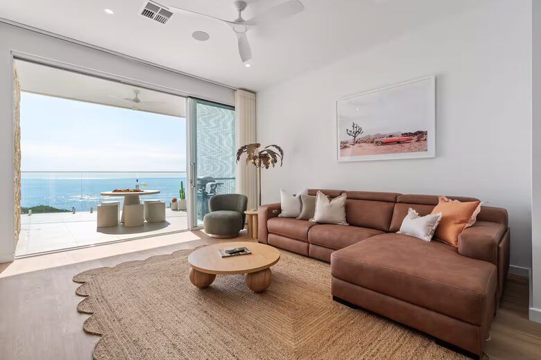 Palm Springs Meets the Coast | A Luxurious Beachfront Retreat - Aldinga Beach, Australia