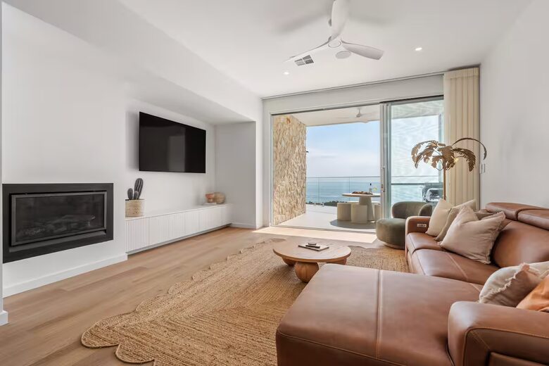 Palm Springs Meets the Coast | A Luxurious Beachfront Retreat - Aldinga Beach, Australia
