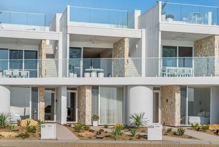 Palm Springs Meets the Coast | A Luxurious Beachfront Retreat - Aldinga Beach, Australia