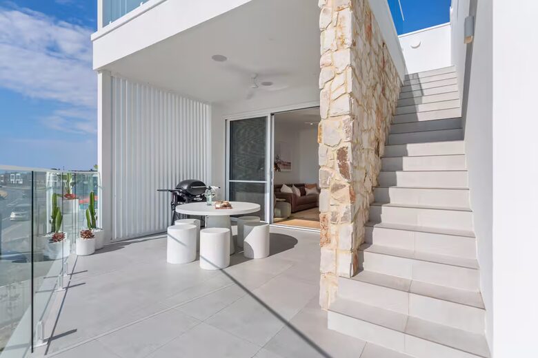 Palm Springs Meets the Coast | A Luxurious Beachfront Retreat - Aldinga Beach, Australia
