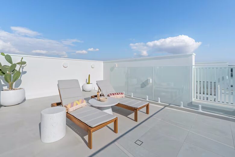 Palm Springs Meets the Coast | A Luxurious Beachfront Retreat - Aldinga Beach, Australia