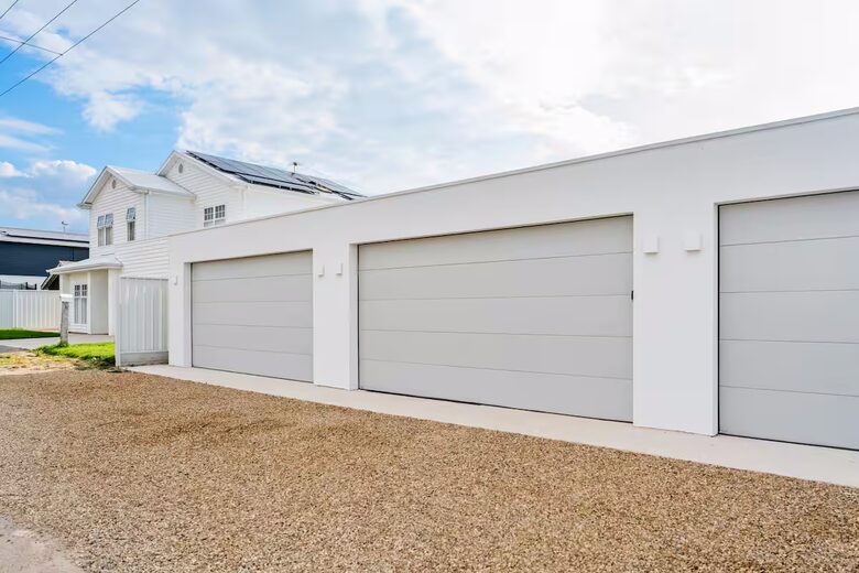 Palm Springs Meets the Coast | A Luxurious Beachfront Retreat - Aldinga Beach, Australia