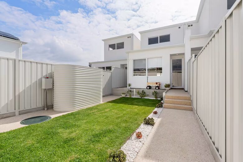 Palm Springs Meets the Coast | A Luxurious Beachfront Retreat - Aldinga Beach, Australia