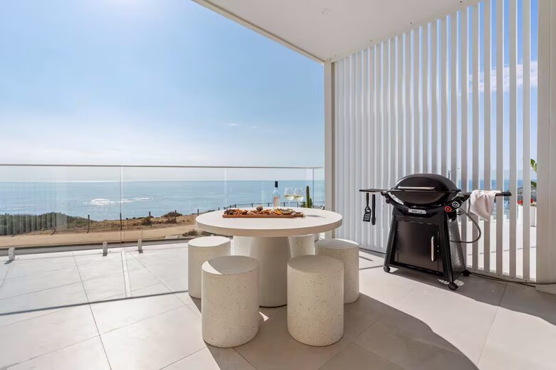 Palm Springs Meets the Coast | A Luxurious Beachfront Retreat - Aldinga Beach, Australia