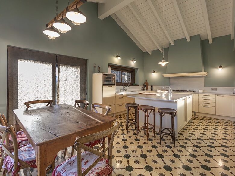 Elegant Mountain Retreat with Rustic Charm - Prats I Sansor, Llerida, Spain