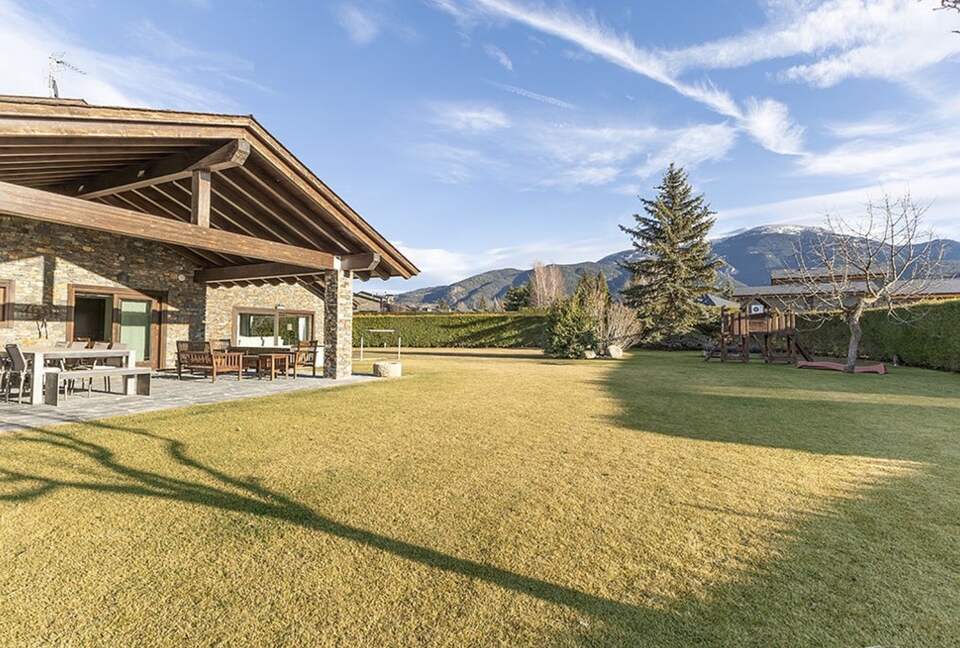 Elegant Mountain Retreat with Rustic Charm - Prats I Sansor, Llerida, Spain
