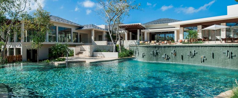 Luxurious Penthouse Retreat with Private Pool & Golf Access - Solidaridad, Mexico