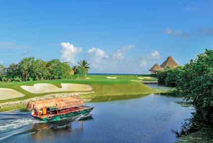 Luxurious Penthouse Retreat with Private Pool & Golf Access - Solidaridad, Mexico