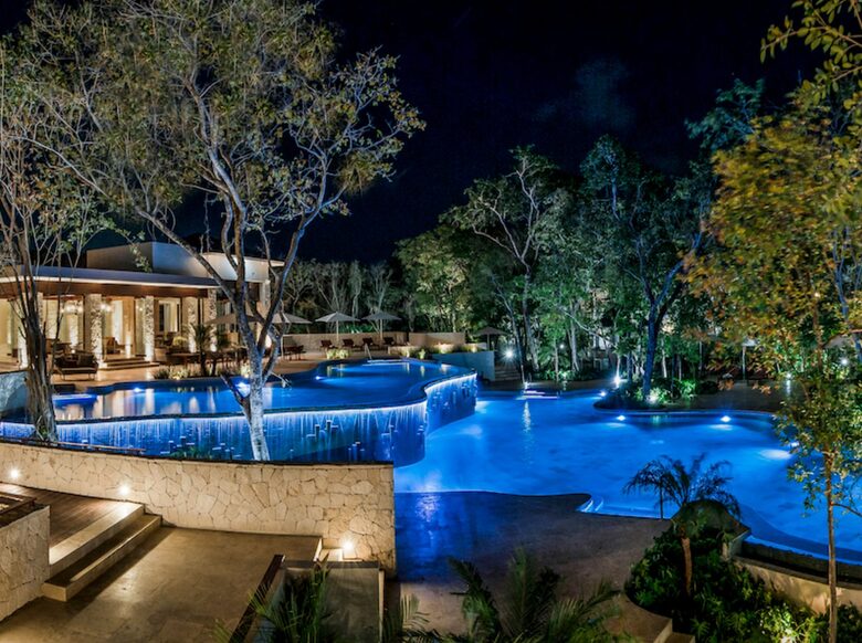 Luxurious Penthouse Retreat with Private Pool & Golf Access - Solidaridad, Mexico