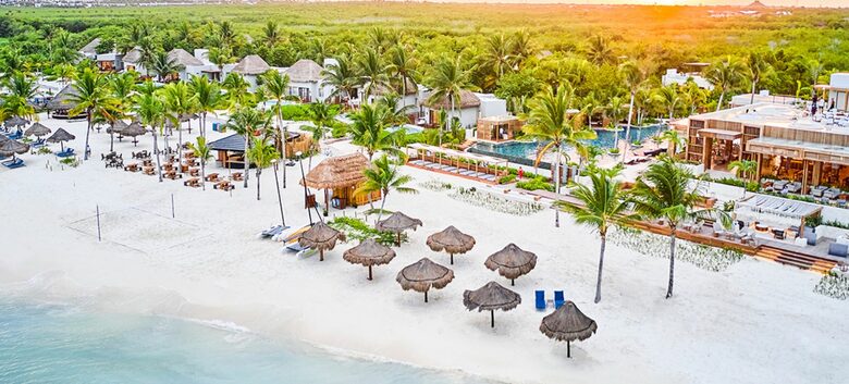 Luxurious Penthouse Retreat with Private Pool & Golf Access - Solidaridad, Mexico