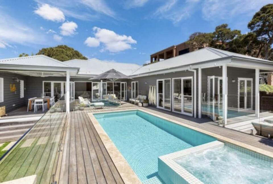 Beachside Bliss with a Stunning Pool & Outdoor Entertaining - Sorrento, Australia