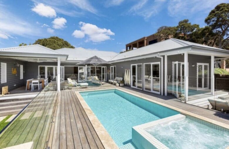 Beachside Bliss with a Stunning Pool & Outdoor Entertaining - Sorrento, Australia