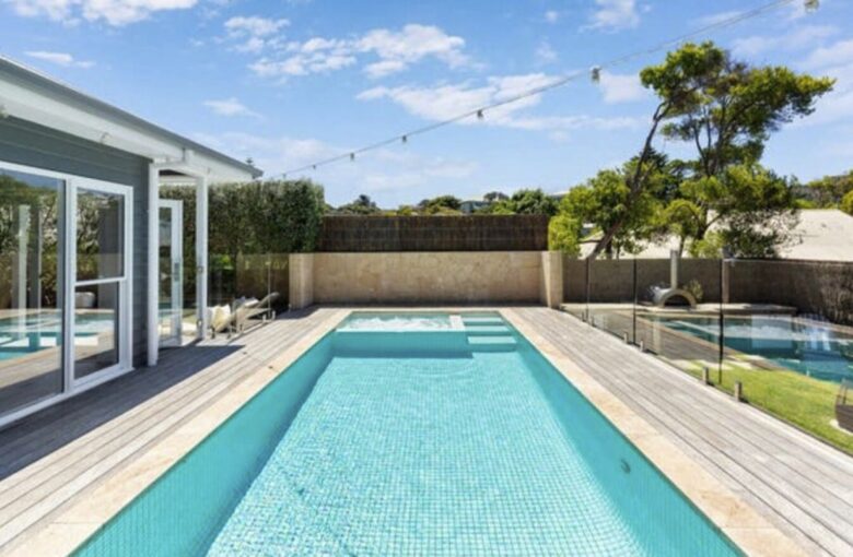 Beachside Bliss with a Stunning Pool & Outdoor Entertaining - Sorrento, Australia