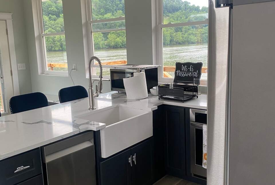Elevated Tranquility | A Floating Escape on the Allegheny - Blawnox, Pennsylvania