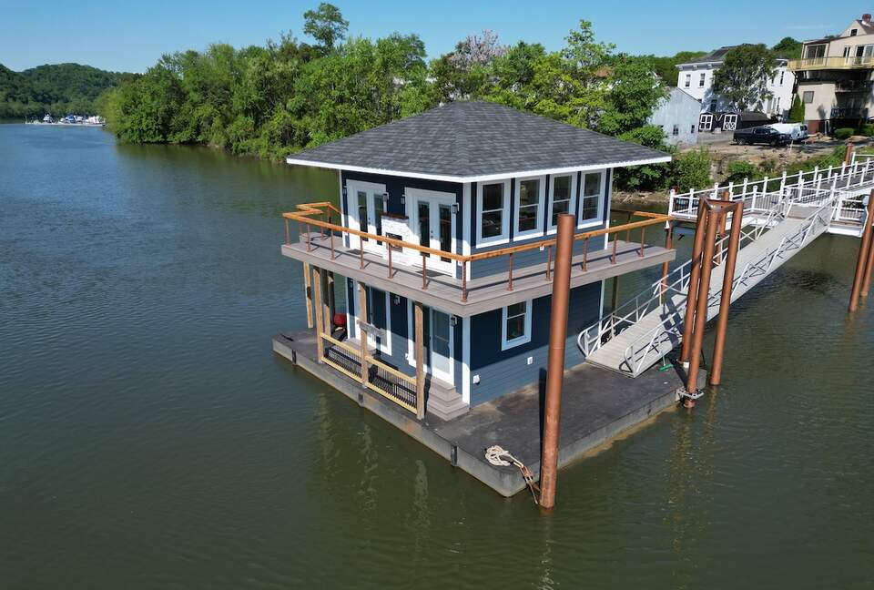 Elevated Tranquility | A Floating Escape on the Allegheny - Blawnox, Pennsylvania