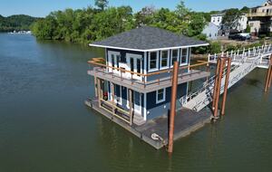Elevated Tranquility | A Floating Escape on the Allegheny - Blawnox, Pennsylvania